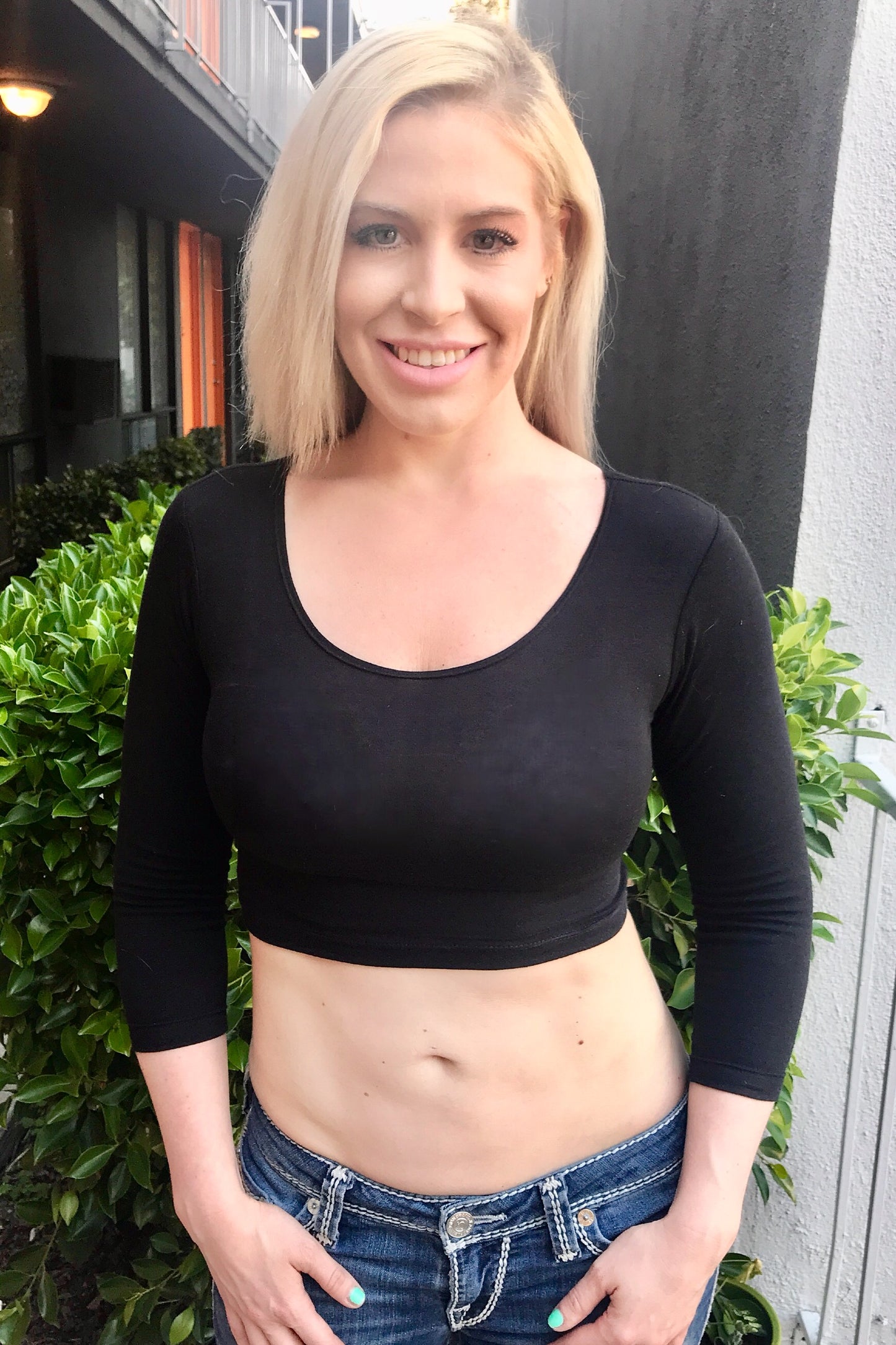 Black 3/4 Sleeve Form-Fitting Crop Top