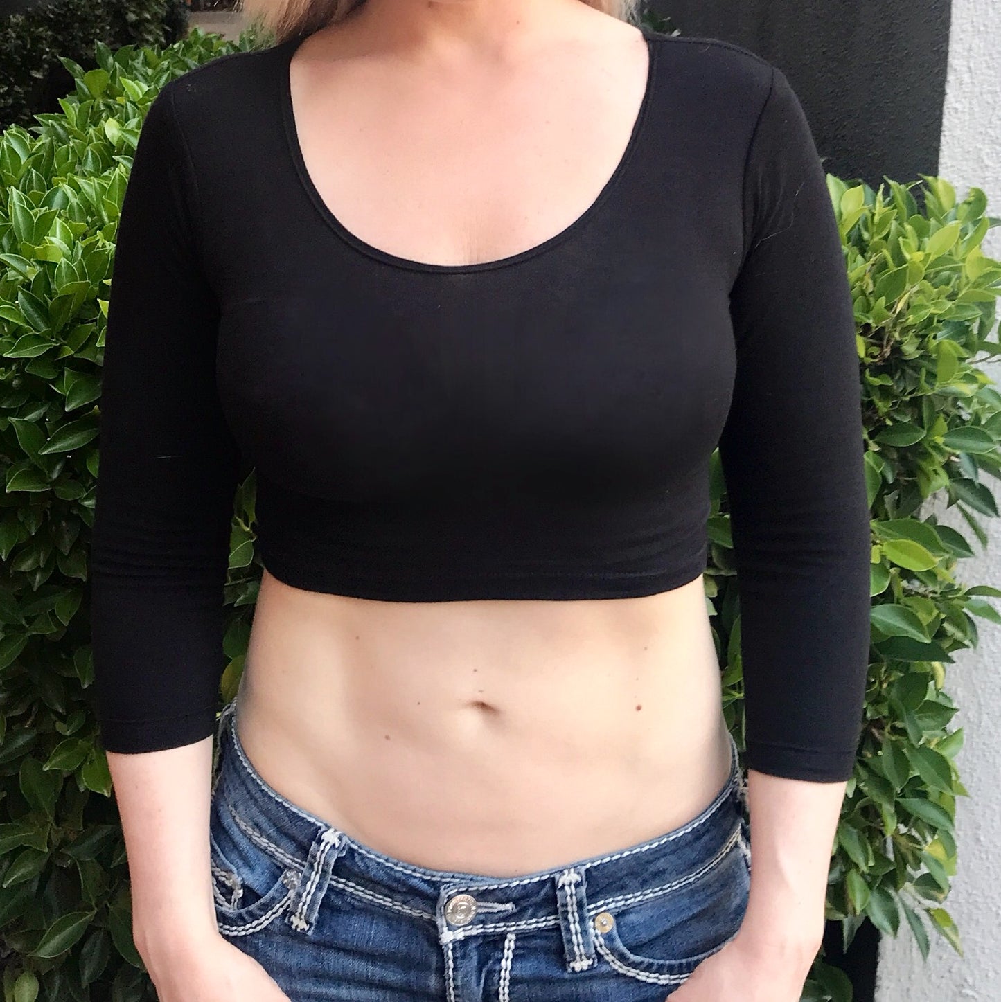 Black 3/4 Sleeve Form-Fitting Crop Top
