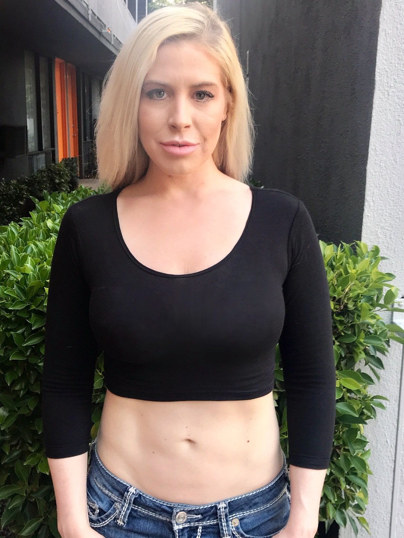 Black 3/4 Sleeve Form-Fitting Crop Top